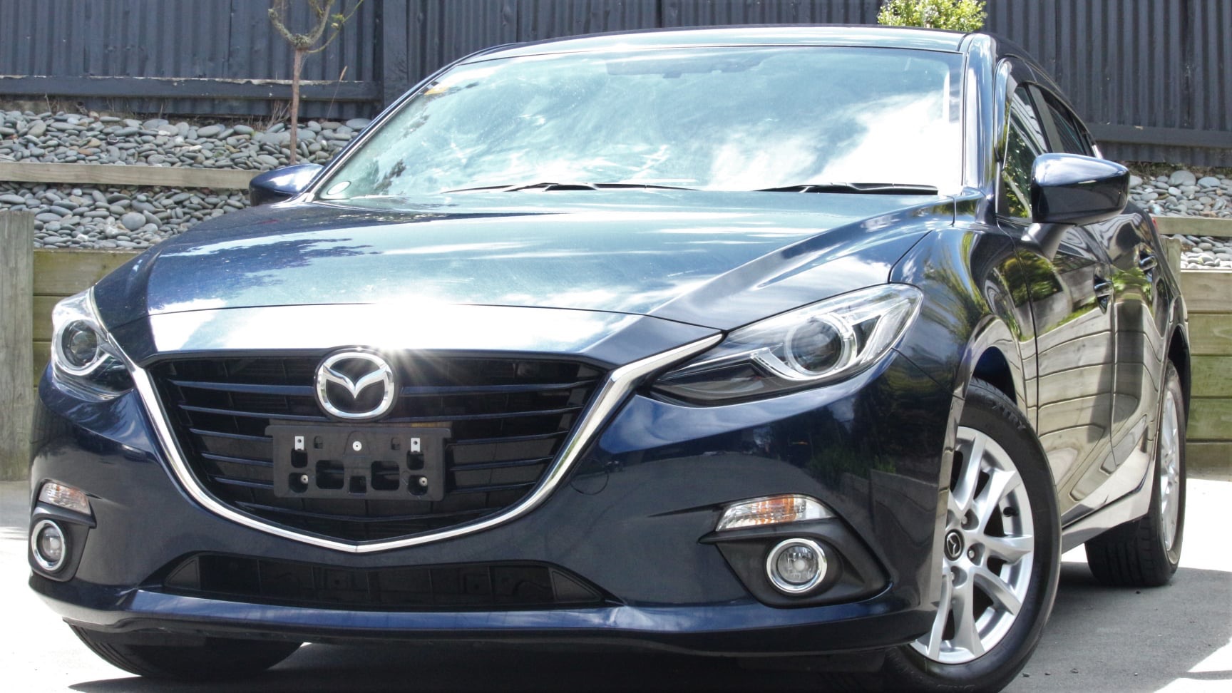 Mazda  Axela 